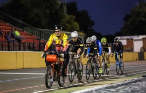 Keirin in the rain before the meeting was abandoned
